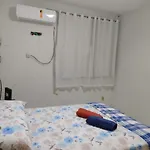 Casa com piscina confortável e perto de tudo