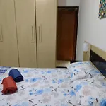 Casa com piscina confortável e perto de tudo
