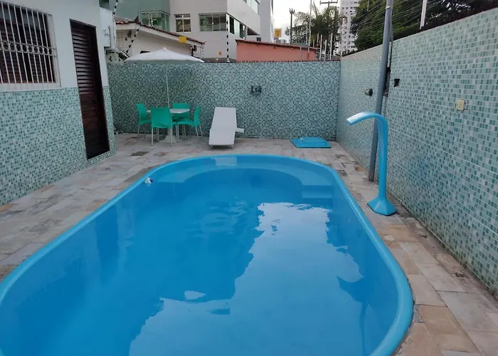 Casa com piscina confortável e perto de tudo