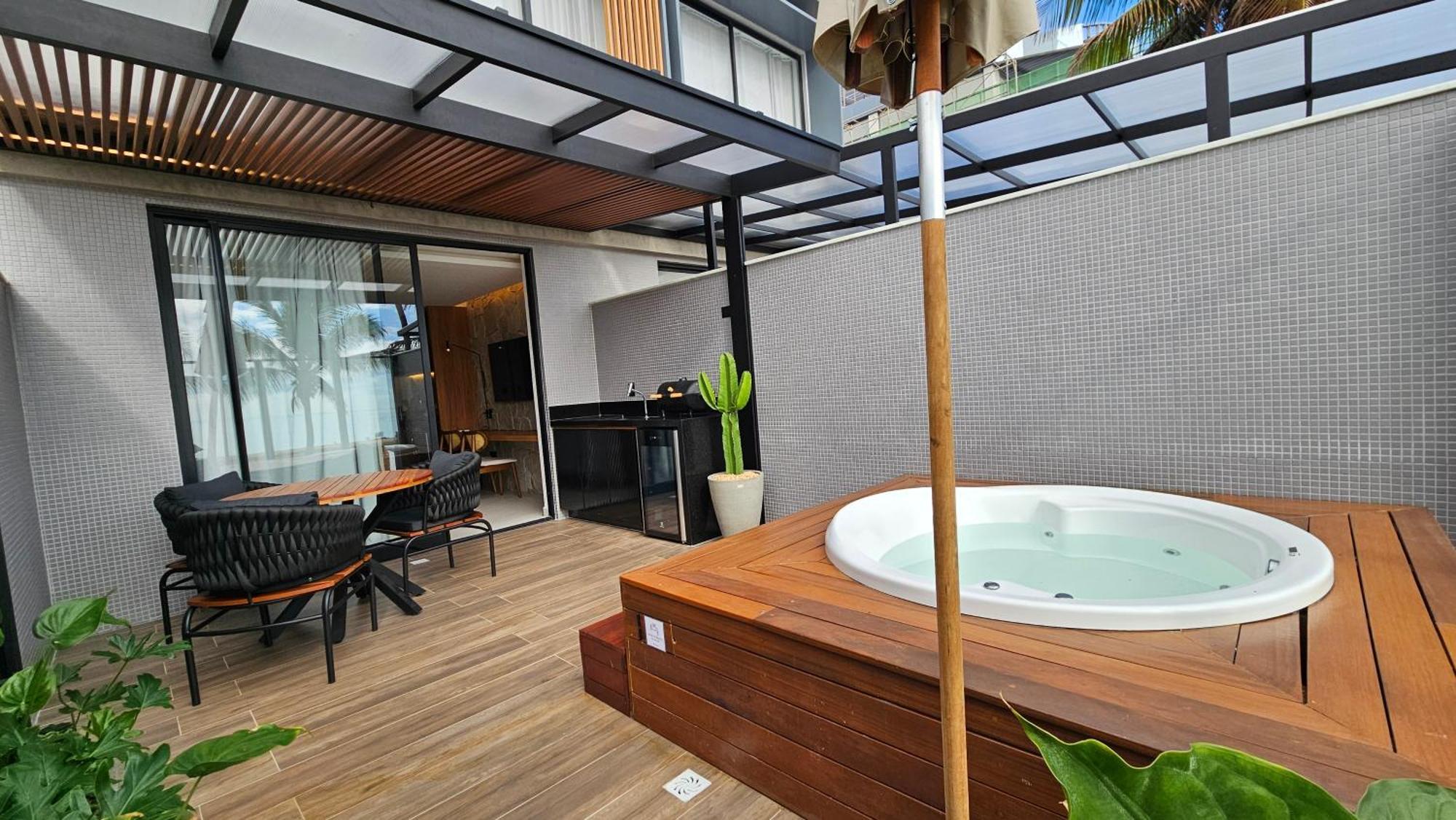 Apartamento Loft Com Hidromassagem Frente Mar E Pe Na Areia *