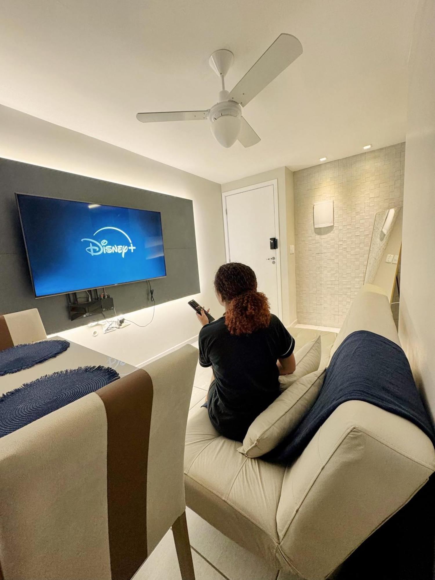 Apartamento Apto 2q, Prox A Praia, Shoppings, Mercados, Restaurantes E Padarias