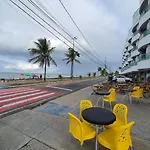 Flat beira mar completo no coração de João Pessoa
