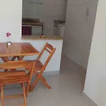Otimo Apartamento De 2 Quartos A 300M Da Praia