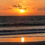 Apartamento Com Quarto Banheiro E Ar Privativos E Com Areas Comuns Compartilhadas Proximo A Praia Do Bessa