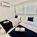 Flat Com 2 Qts Prox A Praia, Shoppings, Mercados, Restaurantes E Padarias