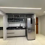 A 50 Metros Da Praia, Apt Moderno Minimalista 2 Qts