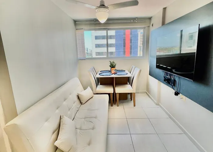 Flat Com 2 Qts Prox A Praia, Shoppings, Mercados, Restaurantes E Padarias