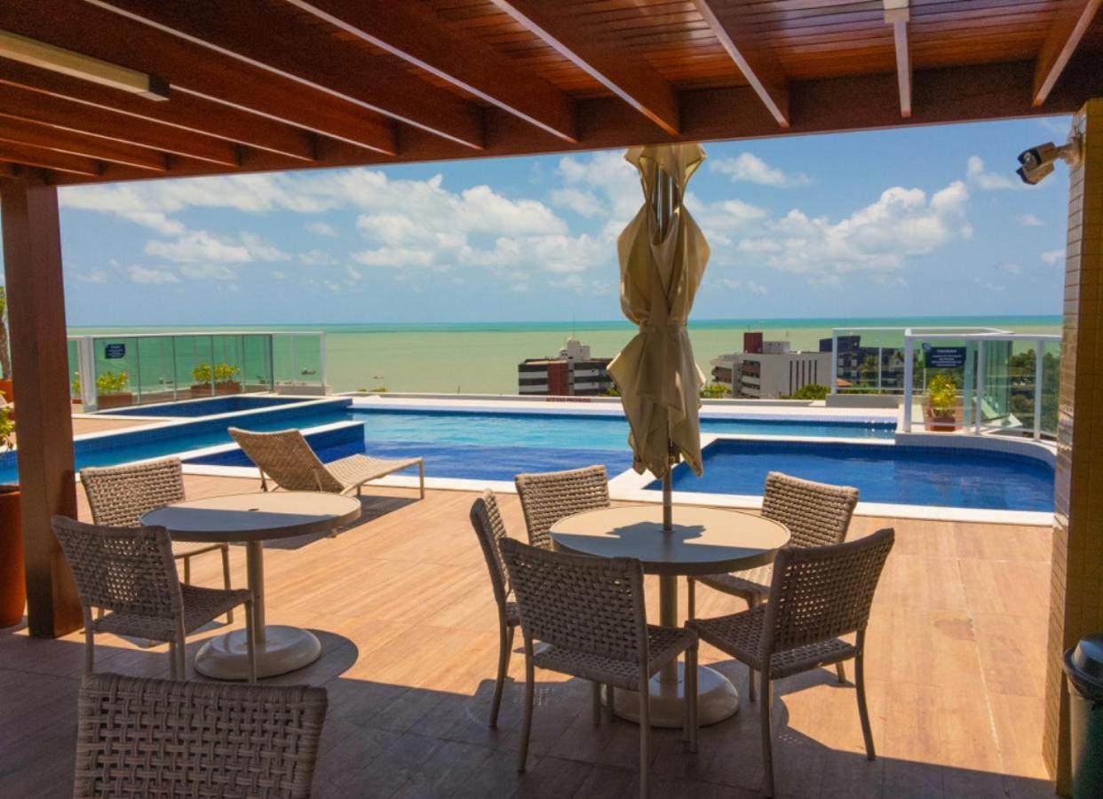 Estiloso Flat Na Praia Do Bessa Em Apartamento