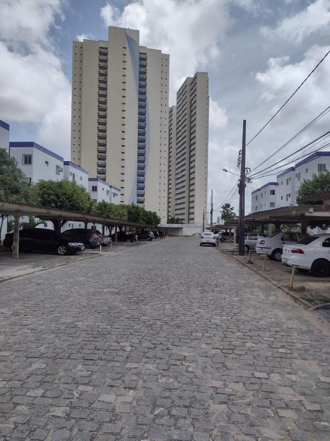 Quarto Duplo Com Banheiro Privativo Externo Ao Lado * Joao Pessoa
