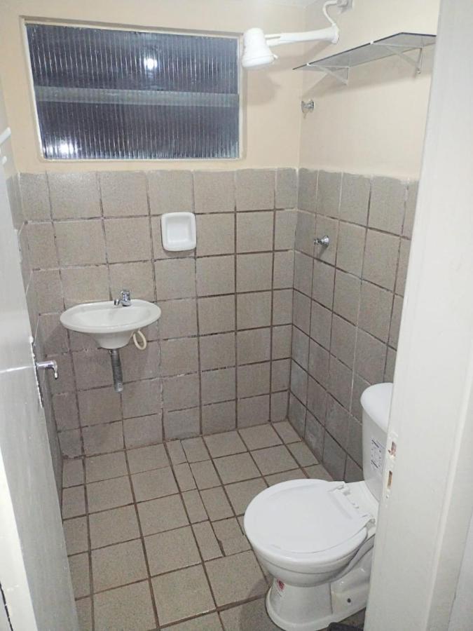 Quarto Duplo Com Banheiro Privativo Externo Ao Lado * Joao Pessoa