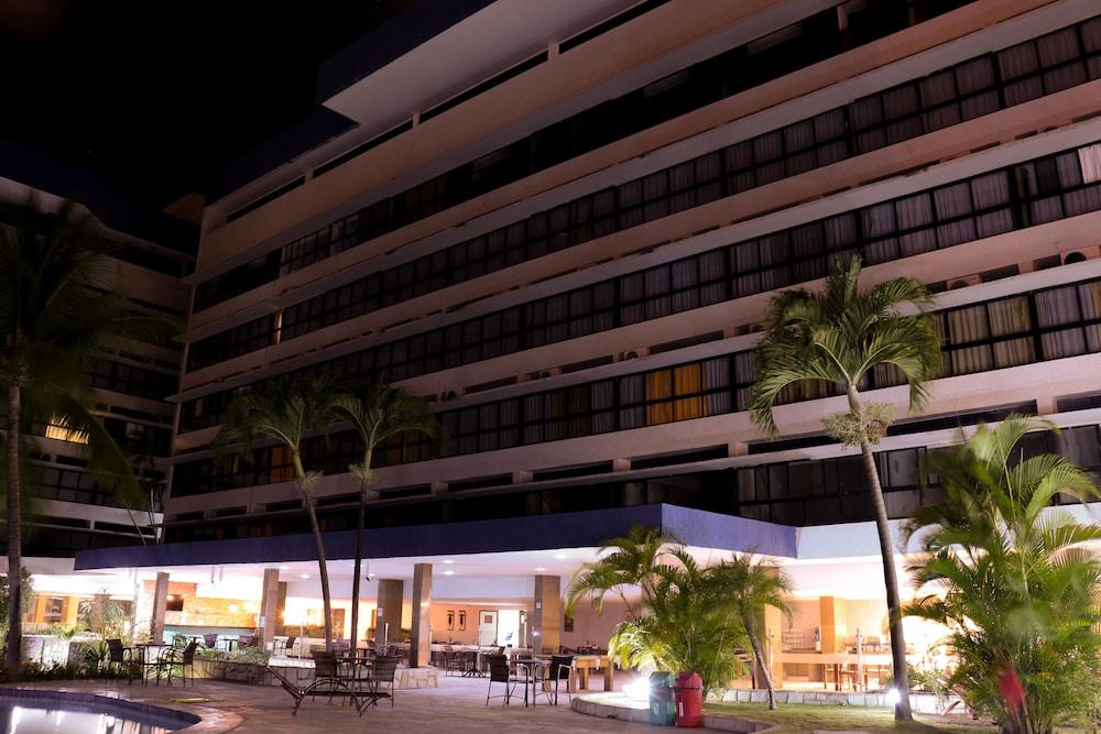 El Aram & Convention 3*