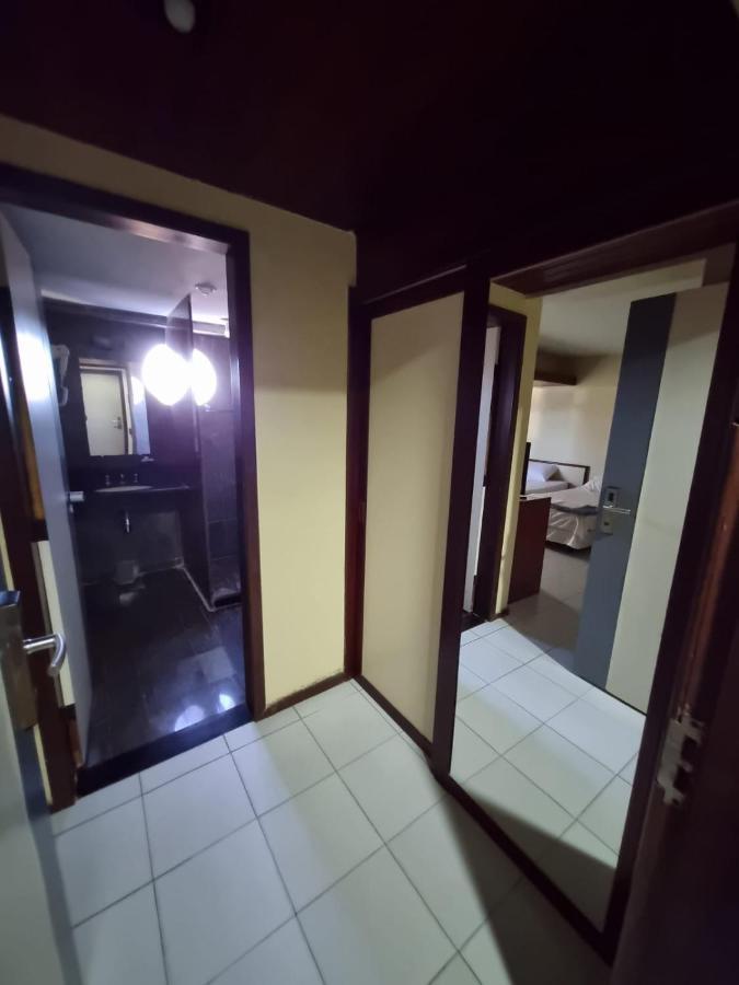 De Em Tambau