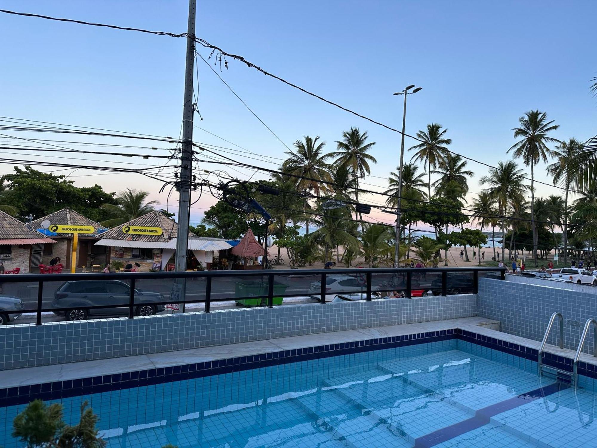 Na Av. Cabo Branco *