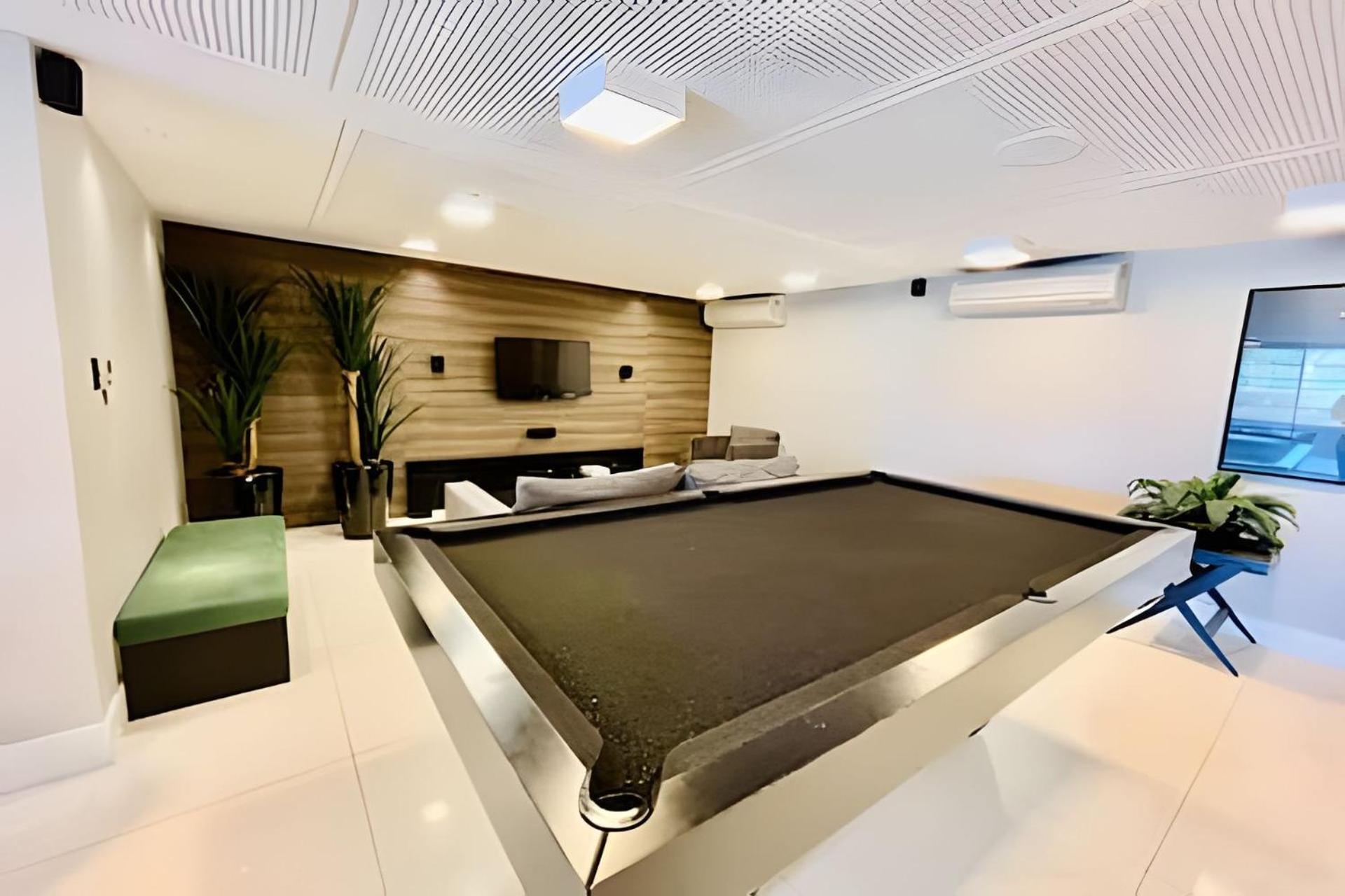 Apto Luxuoso Em Frente Ao Letreiro De *