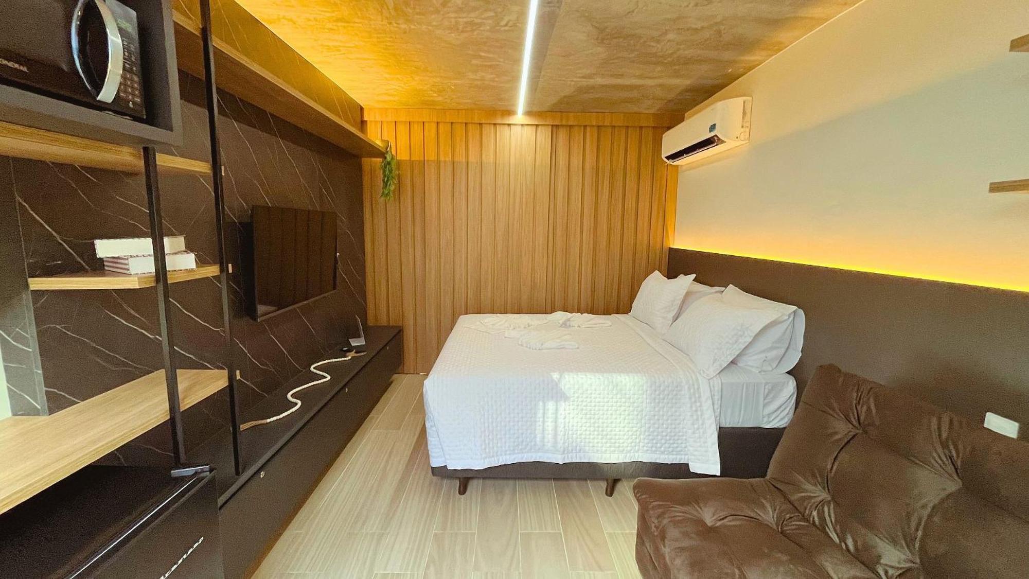 Setai Yacht Garden - By Almare Flats *