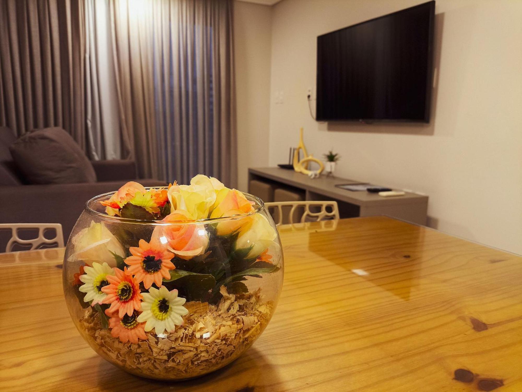 Apto Luxuoso Em Frente Ao Letreiro De *