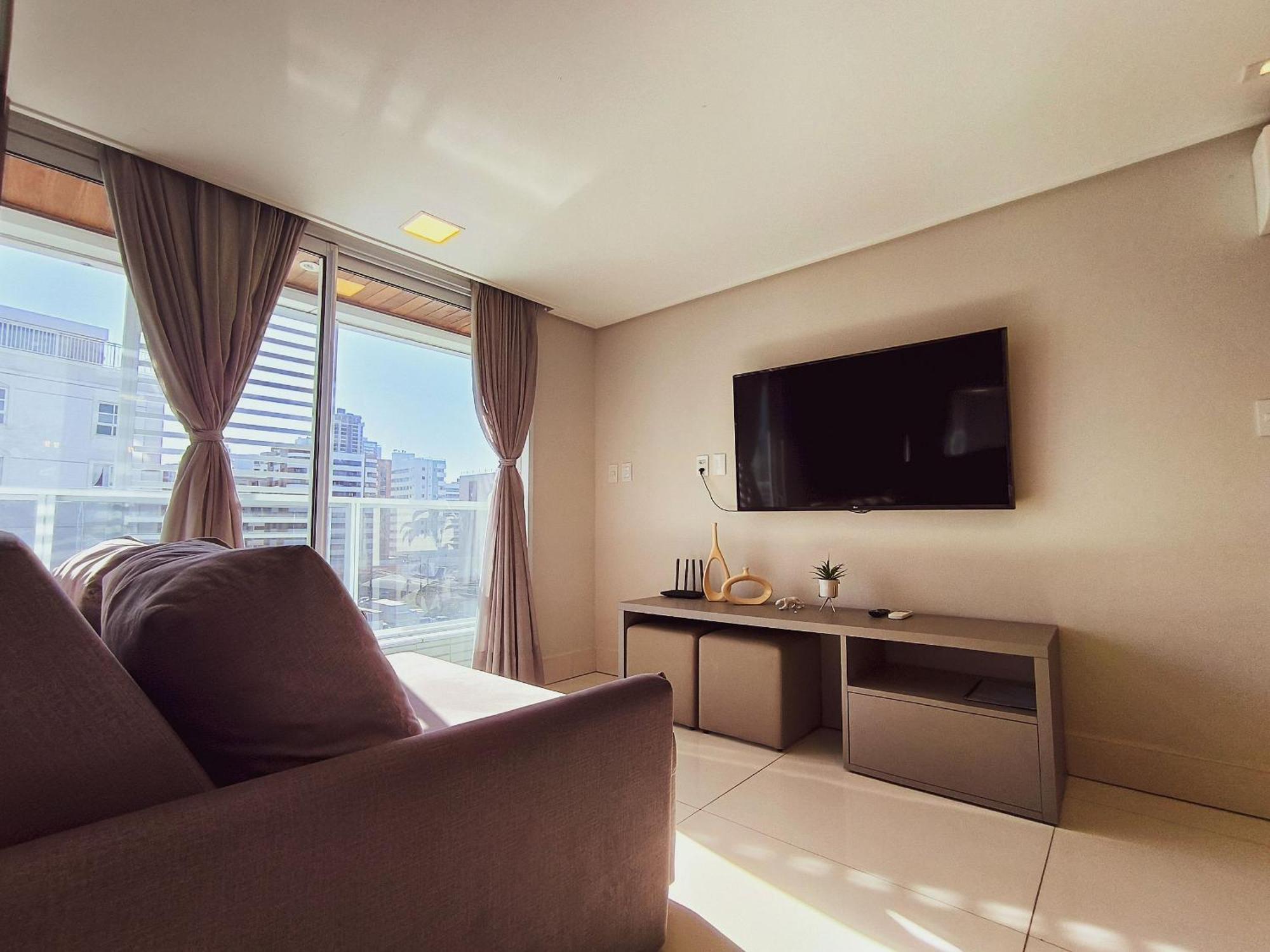 Apto Luxuoso Em Frente Ao Letreiro De *