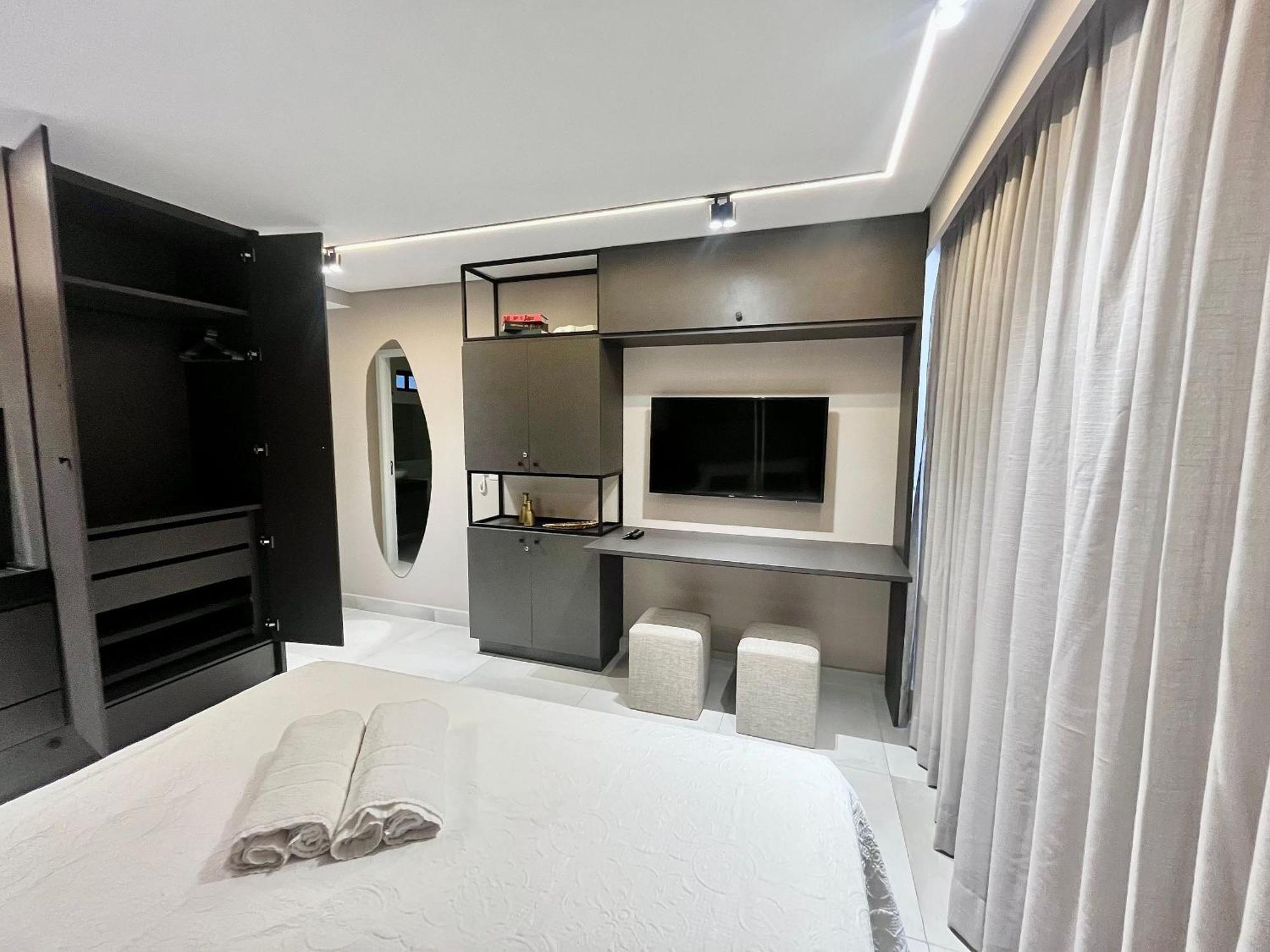Hyde Park By Living *